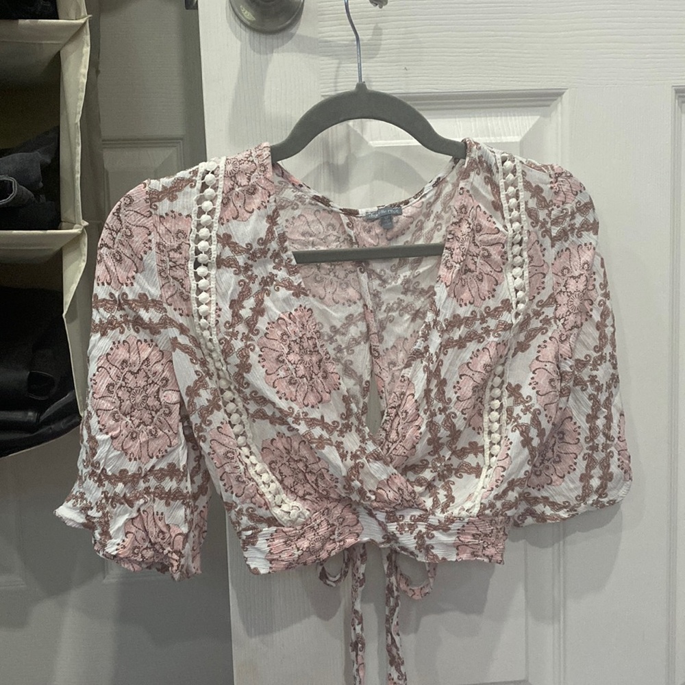 Crop back tie cute shirt
